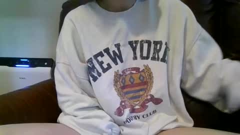 Snapshot of alliebearx chatting on March 2026 04:23:01 PM alliebearx online show from March 2026 04:23:01 PM