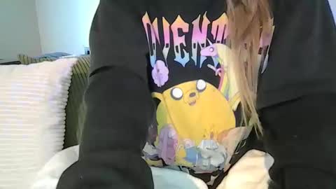 Snapshot of alliebearx chatting on April 2026 03:53:01 PM alliebearx online show from April 2026 03:53:01 PM
