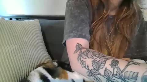 Snapshot of alliebearx chatting on April 2026 08:07:01 PM alliebearx online show from April 2026 08:07:01 PM