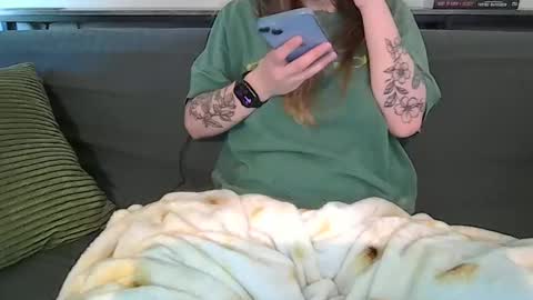 Snapshot of alliebearx chatting on May 2026 06:34:02 PM alliebearx online show from May 2026 06:34:02 PM
