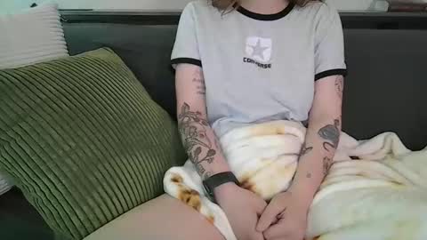 Snapshot of alliebearx chatting on May 2026 02:18:02 AM alliebearx online show from May 2026 02:18:02 AM