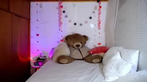 Snapshot of allierose_ chatting on February 2025 10:18:02 PM Allie online show from February 2025 10:18:02 PM