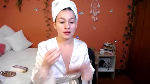 Snapshot of allierose_ chatting on September 2025 06:20:02 PM Allie online show from September 2025 06:20:02 PM