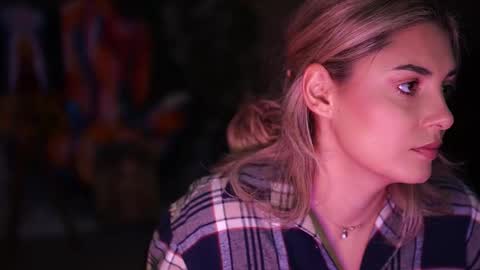 Allie online show from November 2025 06:03:02 AM