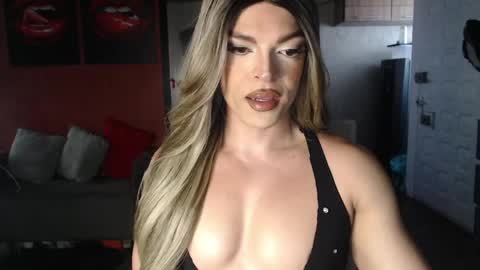Snapshot of allisonfit chatting on May 2026 01:16:02 PM Allison Victoria online show from May 2026 01:16:02 PM