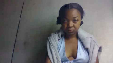 allizida01 online show from May 2026 01:56:01 AM