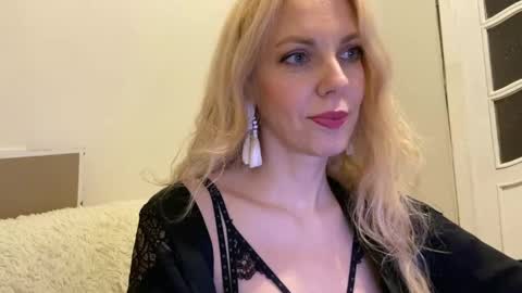 Nika online show from May 2026 06:04:01 PM