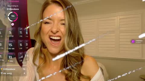 Aurora online show from October 2025 01:46:01 AM