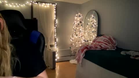 allyanalangel online show from December 2024 10:25:01 PM