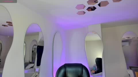 Alisson online show from November 2025 10:19:01 AM