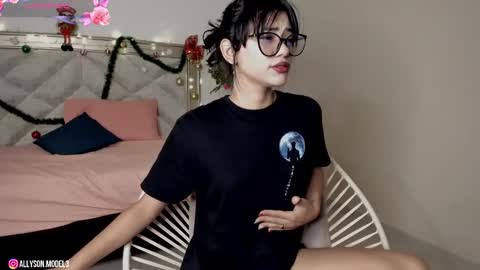 Allyson 3 online show from December 2024 07:31:02 PM