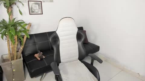 Snapshot of allyssann_smith chatting on February 2026 12:08:01 AM allyssann online show from February 2026 12:08:01 AM