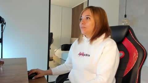 ALMA FENIX  online show from November 2025 12:27:02 PM