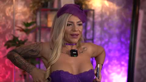 Snapshot of almavelia chatting on September 2025 07:47:01 PM Alma online show from September 2025 07:47:01 PM