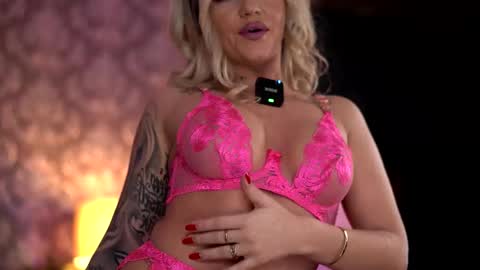 Snapshot of almavelia chatting on November 2025 09:13:01 PM Alma online show from November 2025 09:13:01 PM