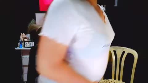 Almira online show from December 2025 02:18:01 AM