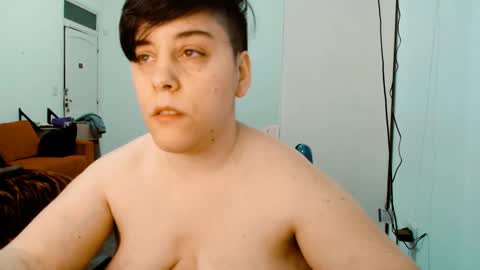 Snapshot of almondonwheels chatting on September 2025 10:09:01 PM Almond online show from September 2025 10:09:01 PM