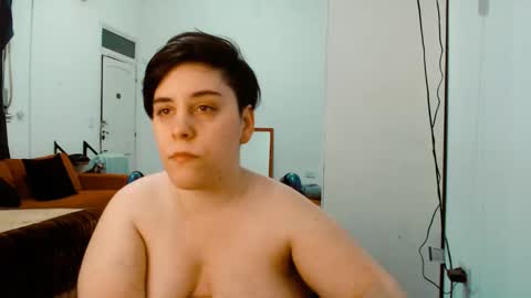 Snapshot of almondonwheels chatting on October 2025 12:28:02 AM Almond online show from October 2025 12:28:02 AM