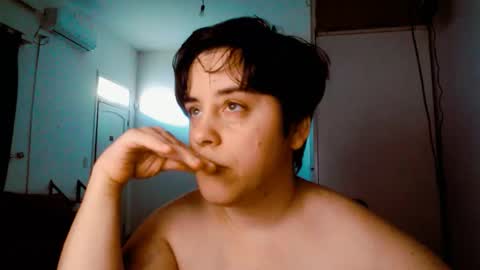 Snapshot of almondonwheels chatting on December 2025 08:49:02 PM Almond online show from December 2025 08:49:02 PM