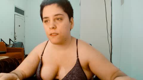 Snapshot of almondonwheels chatting on January 2026 12:04:02 AM Almond online show from January 2026 12:04:02 AM