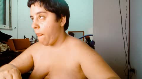 Snapshot of almondonwheels chatting on March 2026 03:30:01 AM Almond online show from March 2026 03:30:01 AM