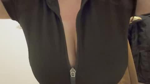 Snapshot of aloha_catita chatting on October 2025 11:45:02 PM Aloha Catita online show from October 2025 11:45:02 PM