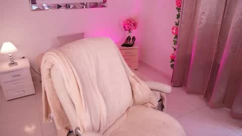 Snapshot of alondrraparrow chatting on February 2025 08:03:01 PM Alondra online show from February 2025 08:03:01 PM