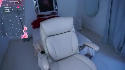 Snapshot of alondrraparrow chatting on January 2026 11:48:02 AM Alondra online show from January 2026 11:48:02 AM