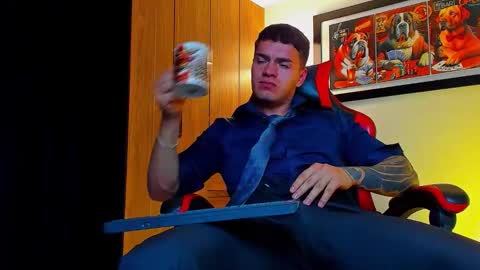 alpha_dominus_ online show from November 2025 06:13:01 AM