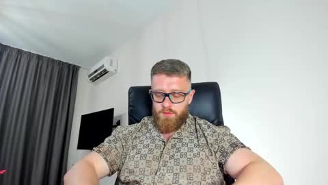 Alphaalexxx Lets reach Me 100 thumbs up online show from May 2026 07:56:01 PM