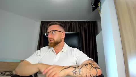Alphaalexxx Lets reach Me 100 thumbs up online show from June 2026 05:38:02 PM