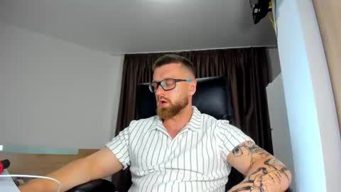 Alphaalexxx Lets reach Me 100 thumbs up online show from June 2026 08:00:01 PM