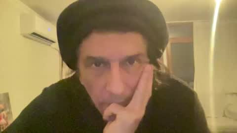 Snapshot of alphandre chatting on January 2025 03:50:01 PM AlphAndre online show from January 2025 03:50:01 PM