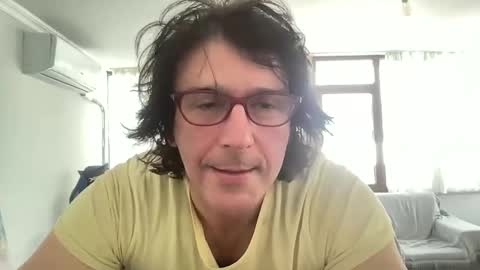 Snapshot of alphandre chatting on February 2025 10:10:02 AM AlphAndre online show from February 2025 10:10:02 AM