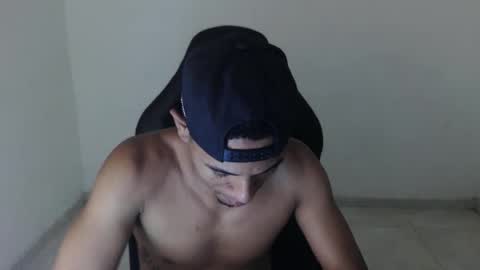 alphas_latins online show from April 2026 09:45:02 PM