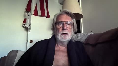 Snapshot of alphauniform chatting on December 2024 01:33:01 PM AlphaUniform online show from December 2024 01:33:01 PM