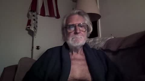 Snapshot of alphauniform chatting on January 2025 12:52:01 PM AlphaUniform online show from January 2025 12:52:01 PM