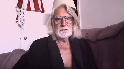 Snapshot of alphauniform chatting on September 2025 04:17:01 PM AlphaUniform online show from September 2025 04:17:01 PM