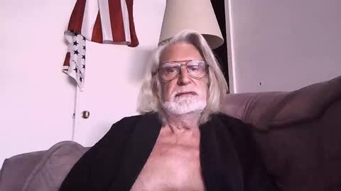 Snapshot of alphauniform chatting on September 2025 06:20:01 PM AlphaUniform online show from September 2025 06:20:01 PM