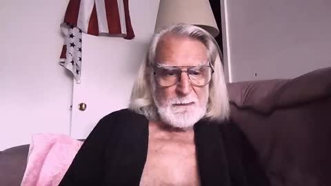 Snapshot of alphauniform chatting on September 2025 05:27:02 PM AlphaUniform online show from September 2025 05:27:02 PM