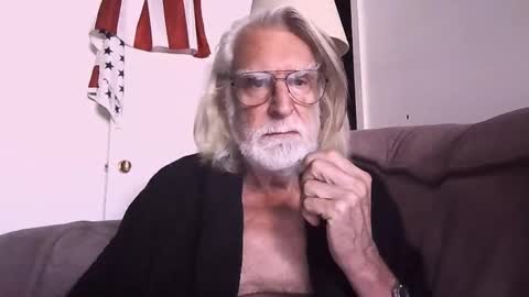 Snapshot of alphauniform chatting on September 2025 02:44:01 PM AlphaUniform online show from September 2025 02:44:01 PM