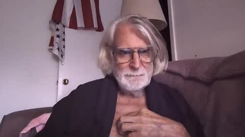 Snapshot of alphauniform chatting on October 2025 05:33:02 PM AlphaUniform online show from October 2025 05:33:02 PM