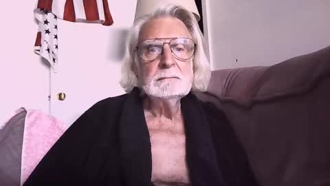 Snapshot of alphauniform chatting on October 2025 04:09:02 PM AlphaUniform online show from October 2025 04:09:02 PM