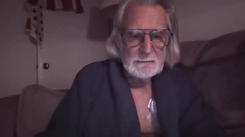 Snapshot of alphauniform chatting on December 2025 12:44:02 PM AlphaUniform online show from December 2025 12:44:02 PM