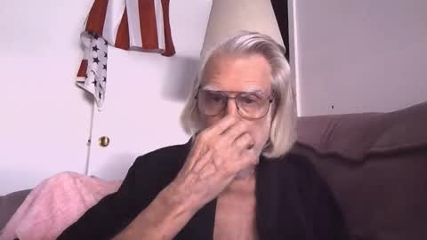 Snapshot of alphauniform chatting on February 2026 07:08:02 PM AlphaUniform online show from February 2026 07:08:02 PM