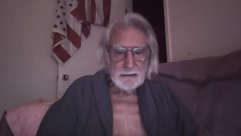 Snapshot of alphauniform chatting on May 2026 10:42:01 AM AlphaUniform online show from May 2026 10:42:01 AM