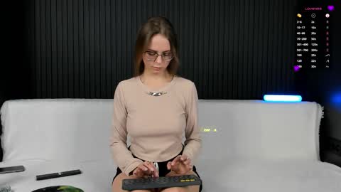 Alena online show from February 2026 02:33:01 PM