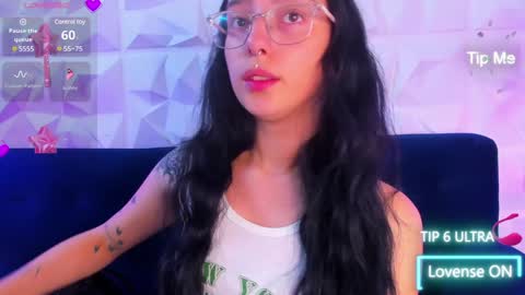 Snapshot of alys_molly chatting on December 2024 11:07:02 AM sopie online show from December 2024 11:07:02 AM