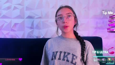 Snapshot of alys_molly chatting on January 2025 11:01:01 AM sopie online show from January 2025 11:01:01 AM