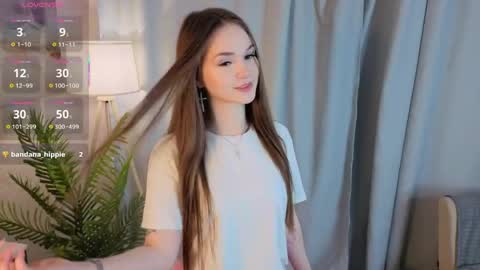 Snapshot of alyshaplescia chatting on April 2026 04:08:01 PM Mona online show from April 2026 04:08:01 PM